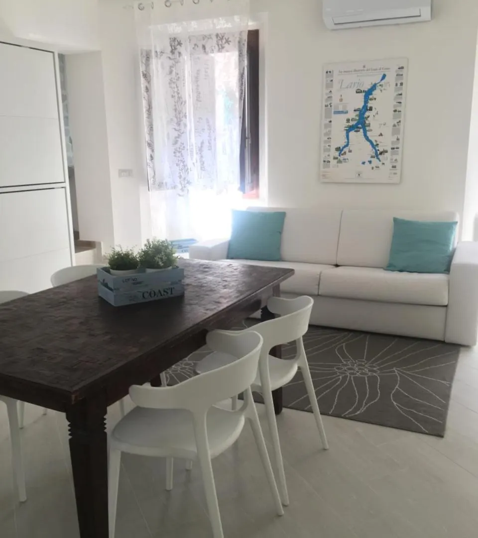 Jules Place Lecco 0*,